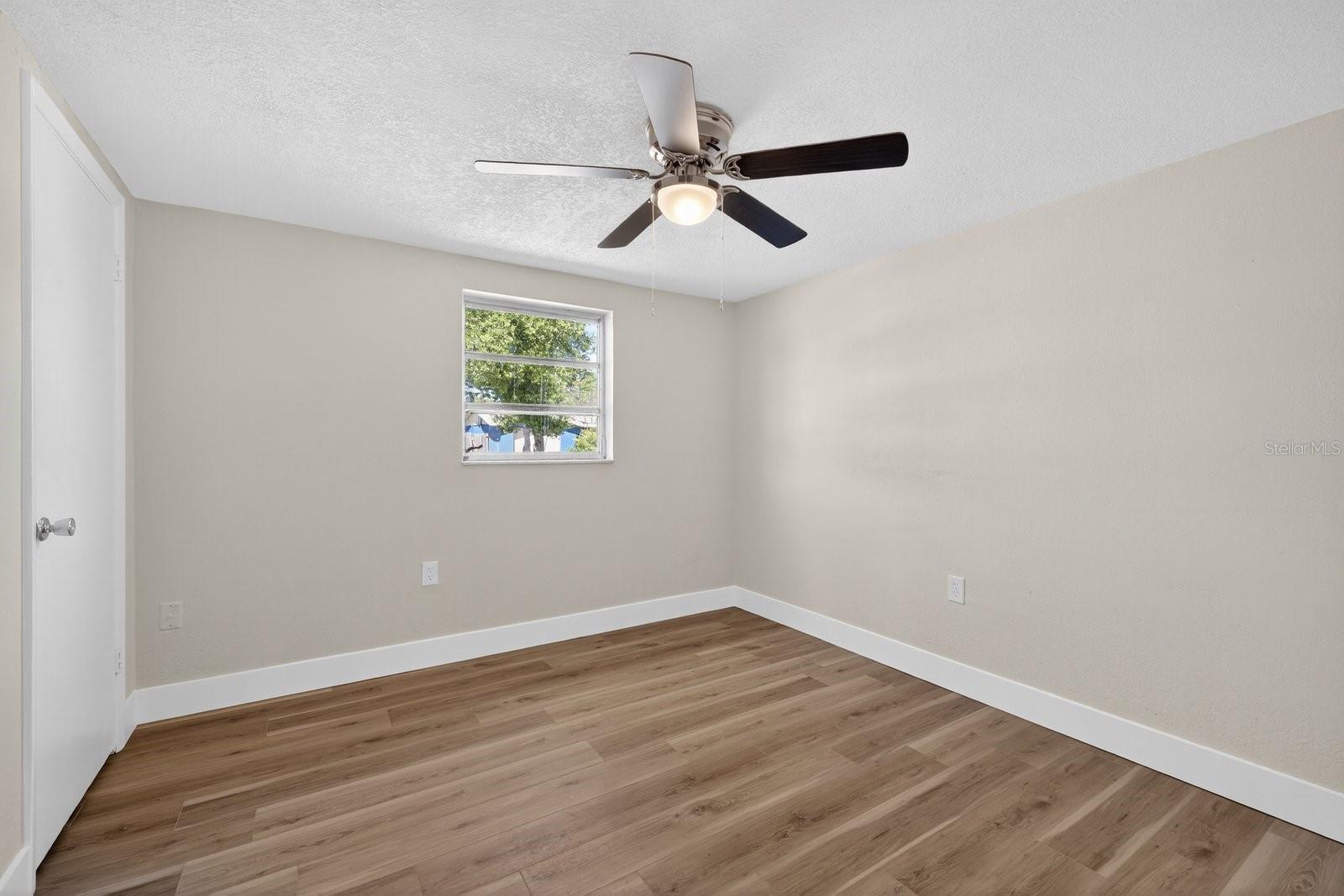 Listing photo id 16 for 7735 Brookridge Drive