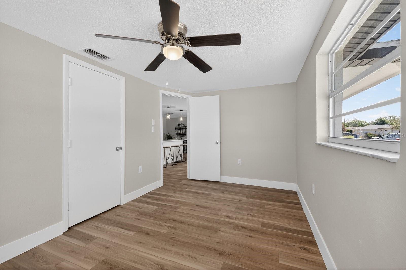 Listing photo id 17 for 7735 Brookridge Drive