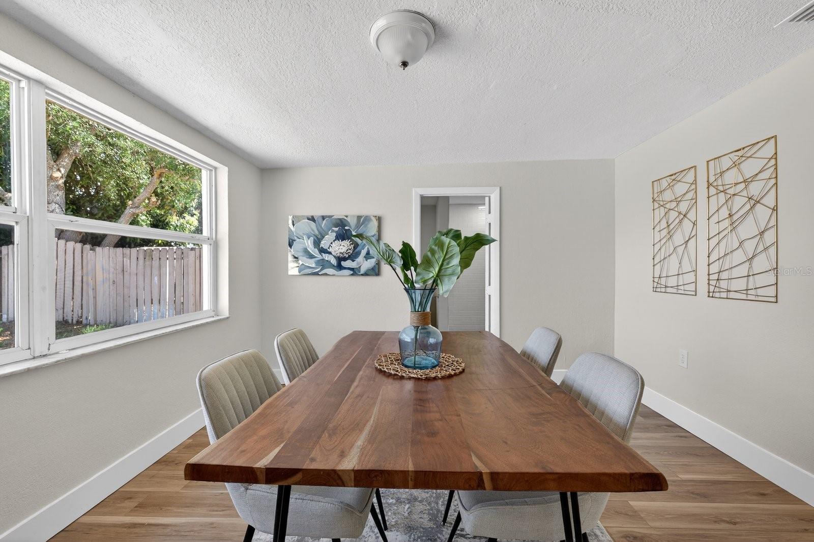 Listing photo id 21 for 7735 Brookridge Drive