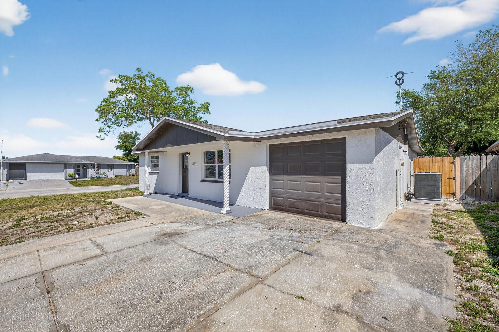 Listing photo id 1 for 7735 Brookridge Drive