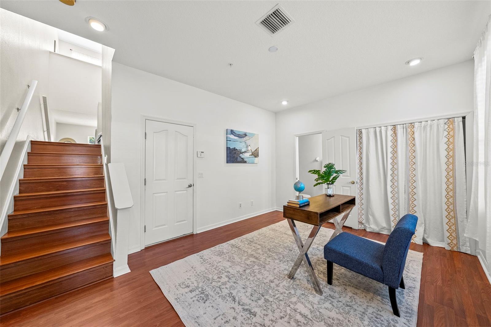 Image 20 of 32 For 3044 Pointeview Drive