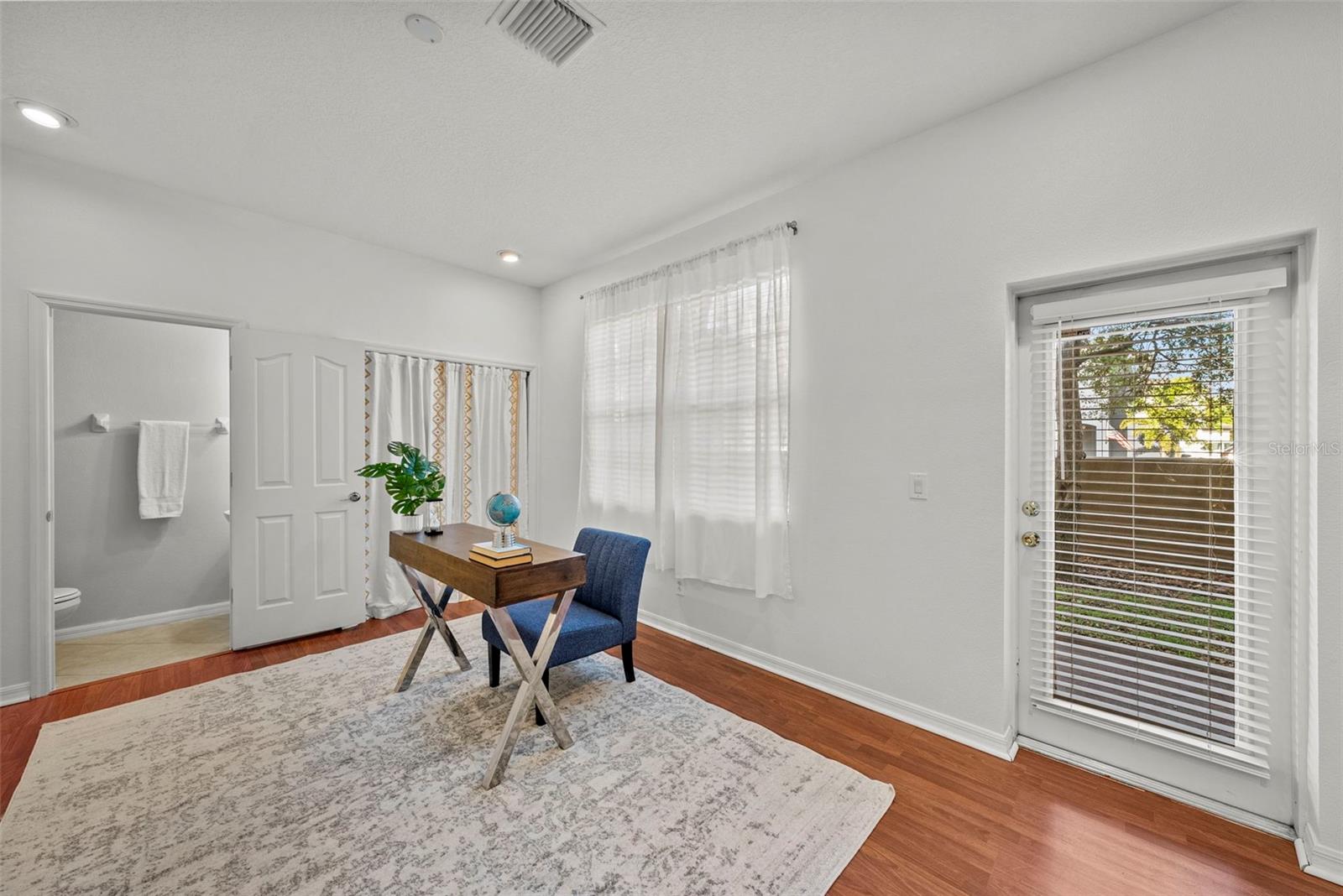 Image 22 of 32 For 3044 Pointeview Drive