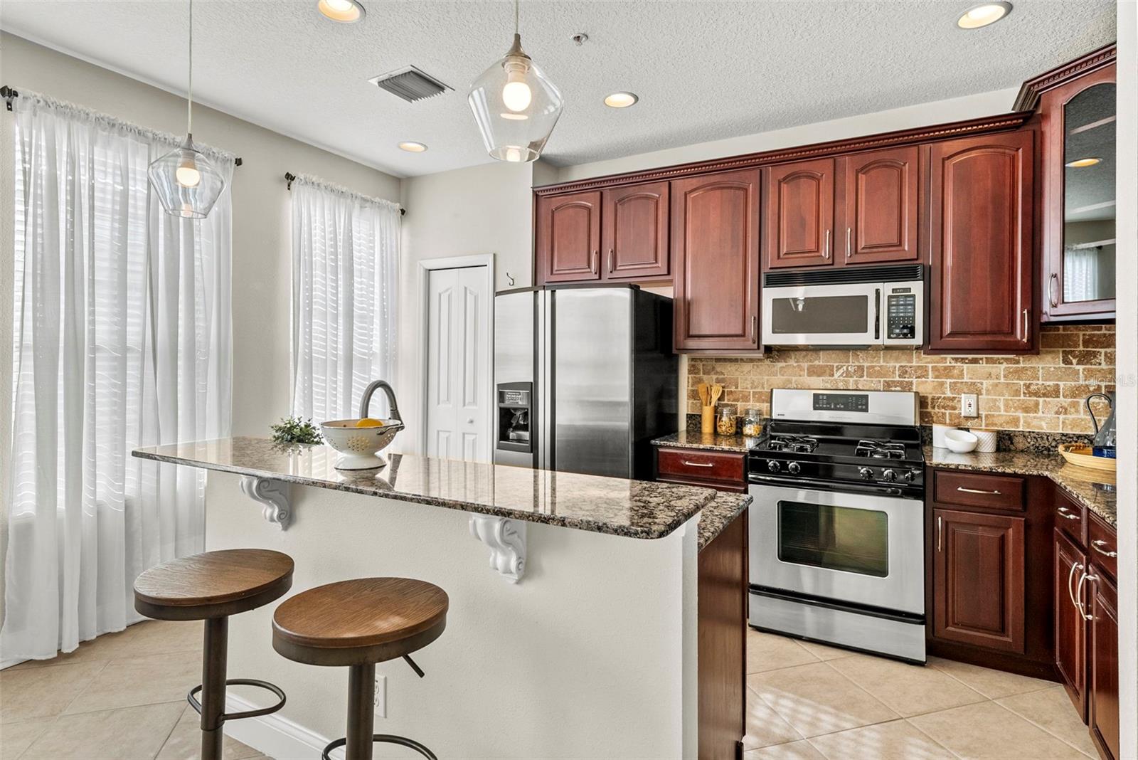 Image 8 of 32 For 3044 Pointeview Drive