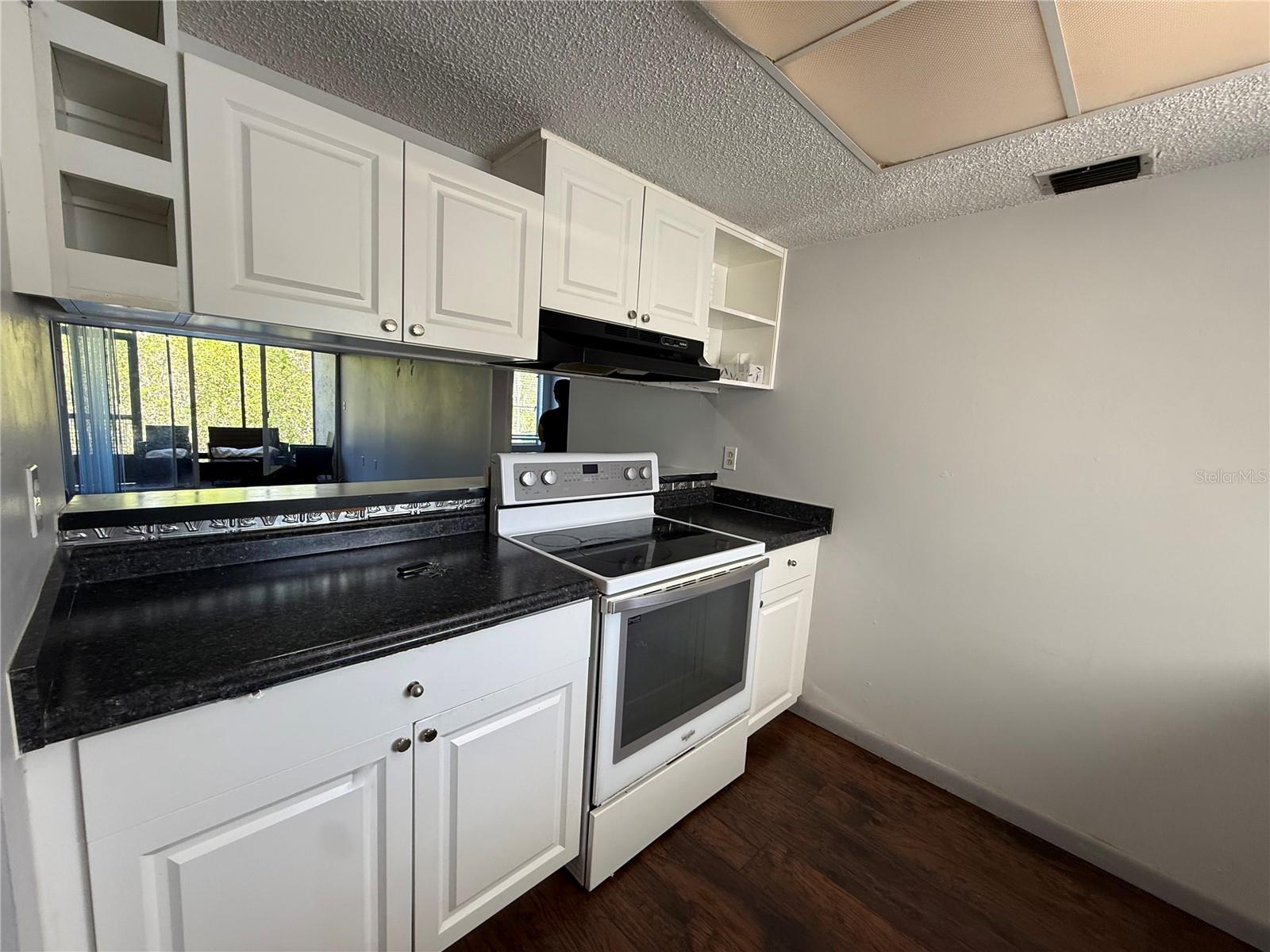 Image 6 of 23 For 621 99th Avenue N 102