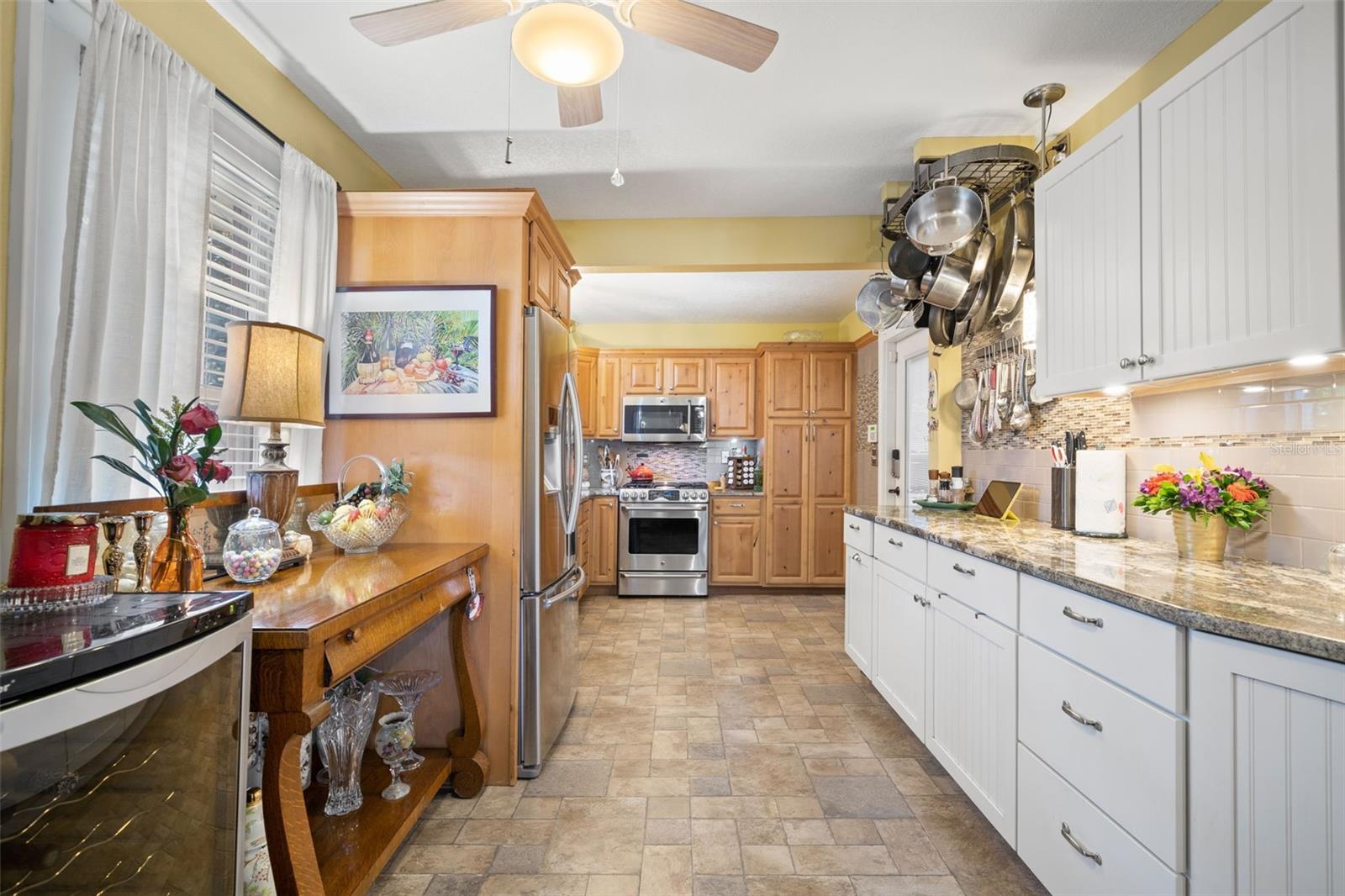 Image 10 of 49 For 1035 Robson Street