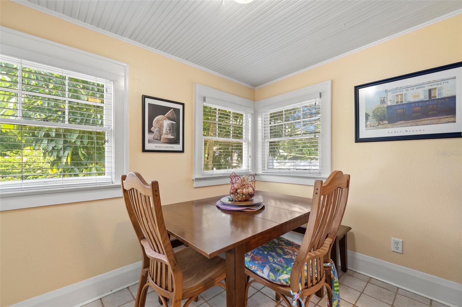 Image 19 of 49 For 1035 Robson Street