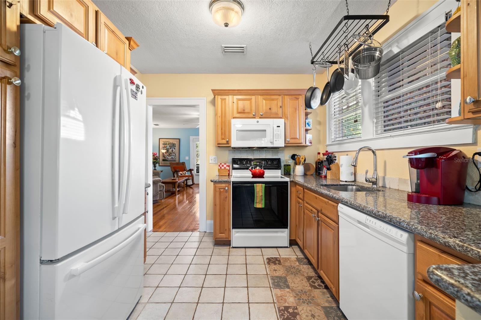 Image 20 of 49 For 1035 Robson Street