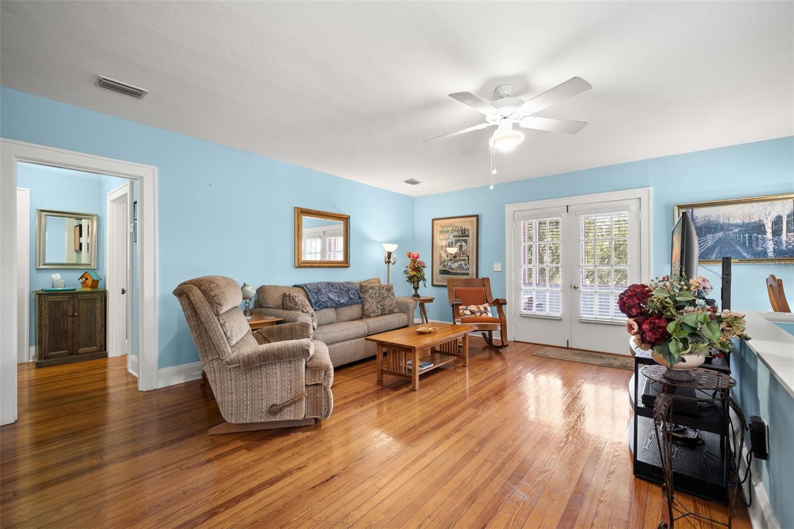 Image 22 of 49 For 1035 Robson Street