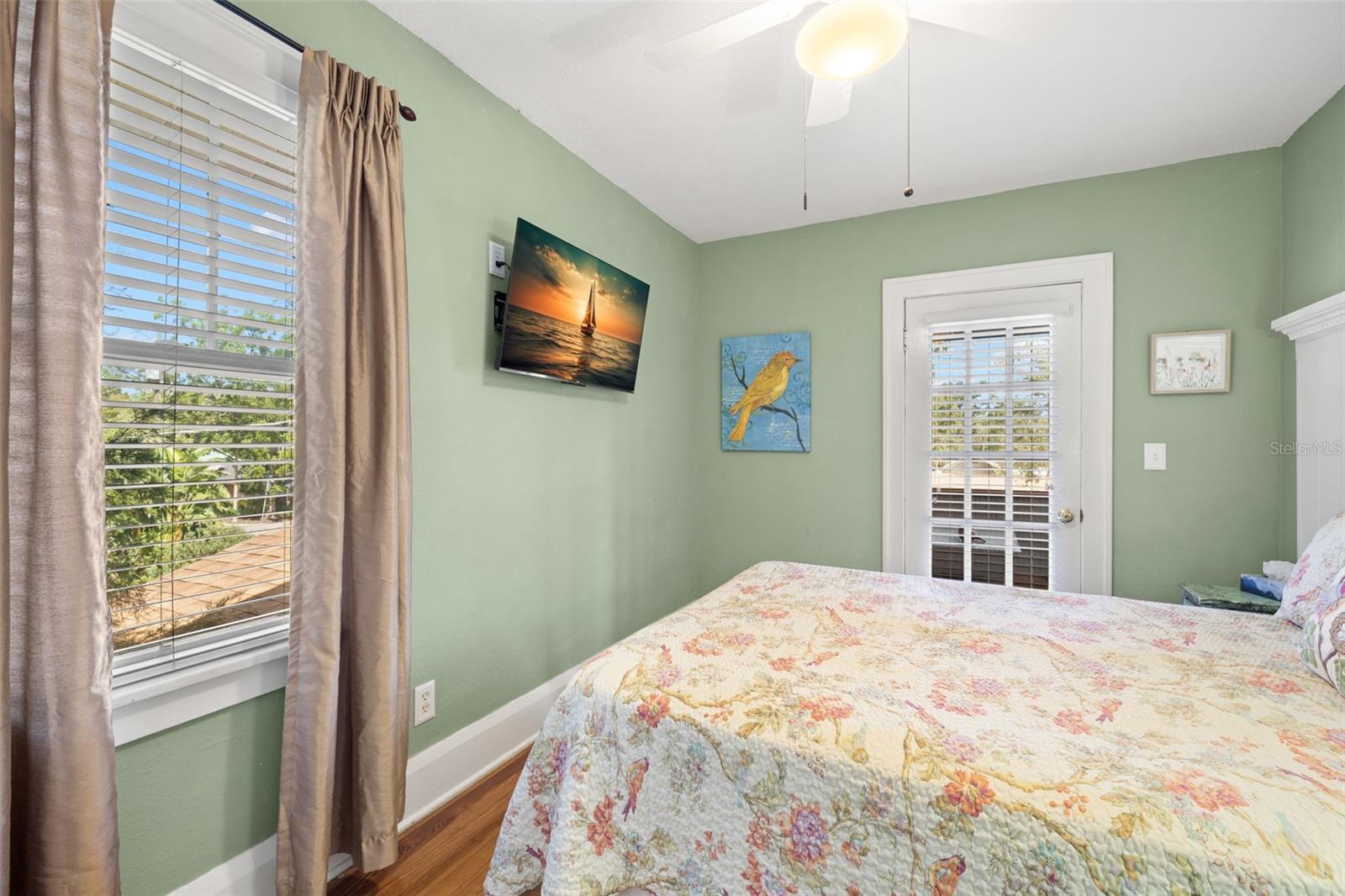 Image 27 of 49 For 1035 Robson Street