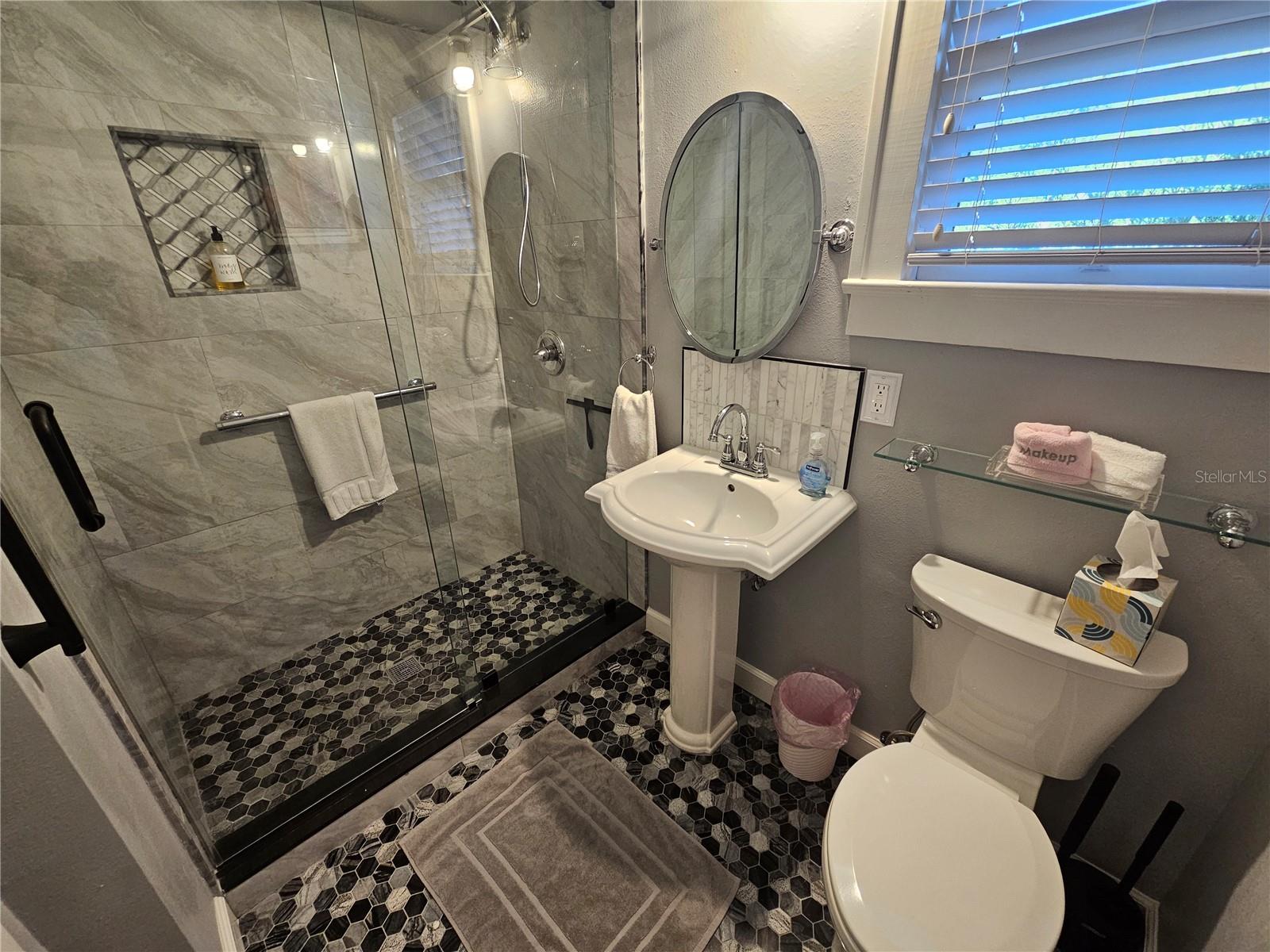 Image 28 of 49 For 1035 Robson Street