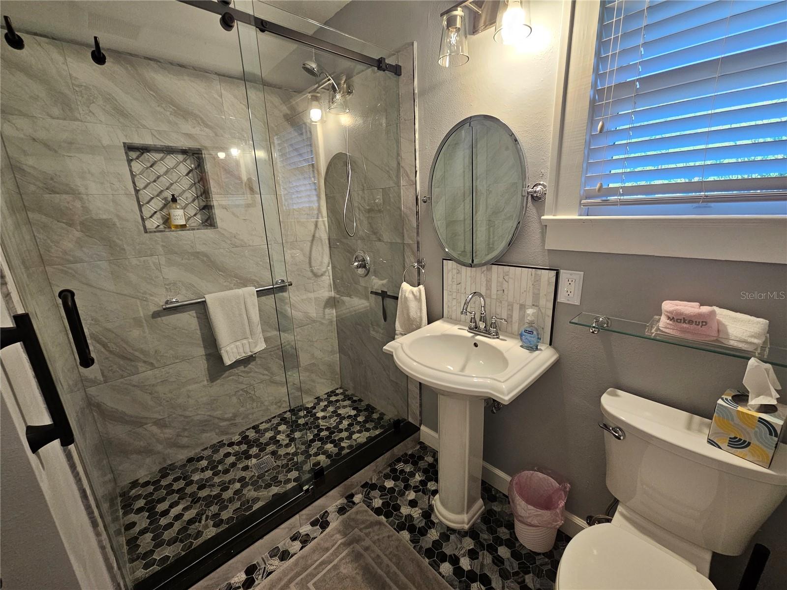 Image 30 of 49 For 1035 Robson Street