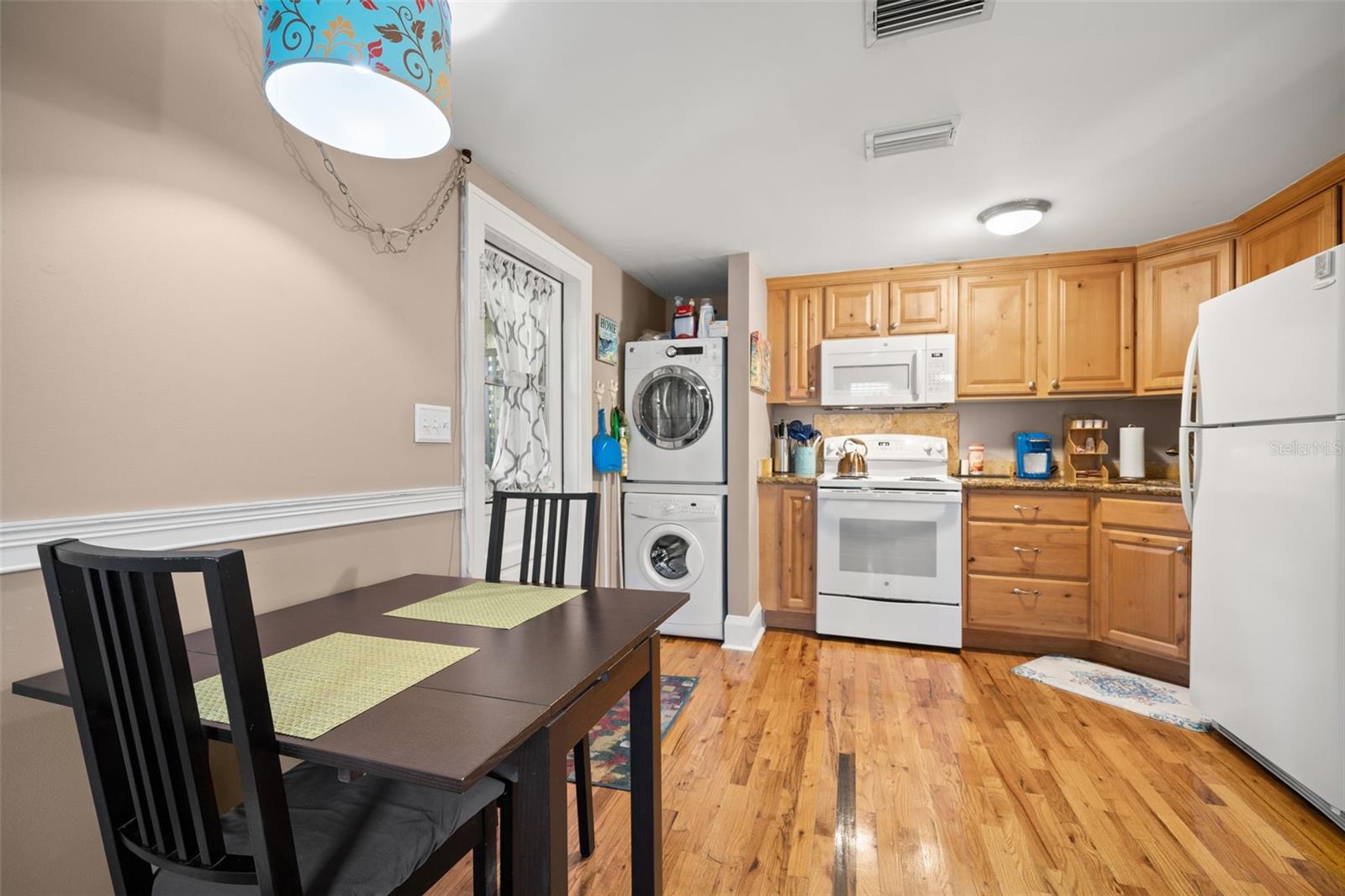 Image 36 of 49 For 1035 Robson Street