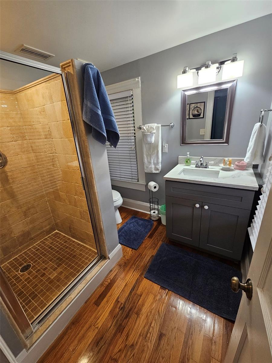 Image 46 of 49 For 1035 Robson Street