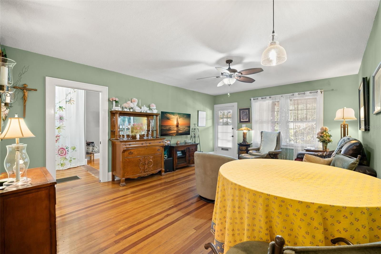 Image 9 of 49 For 1035 Robson Street