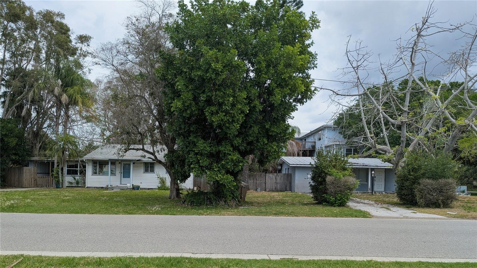 Image 12 of 16 For 7001 & 7011 Hibiscus Avenue S