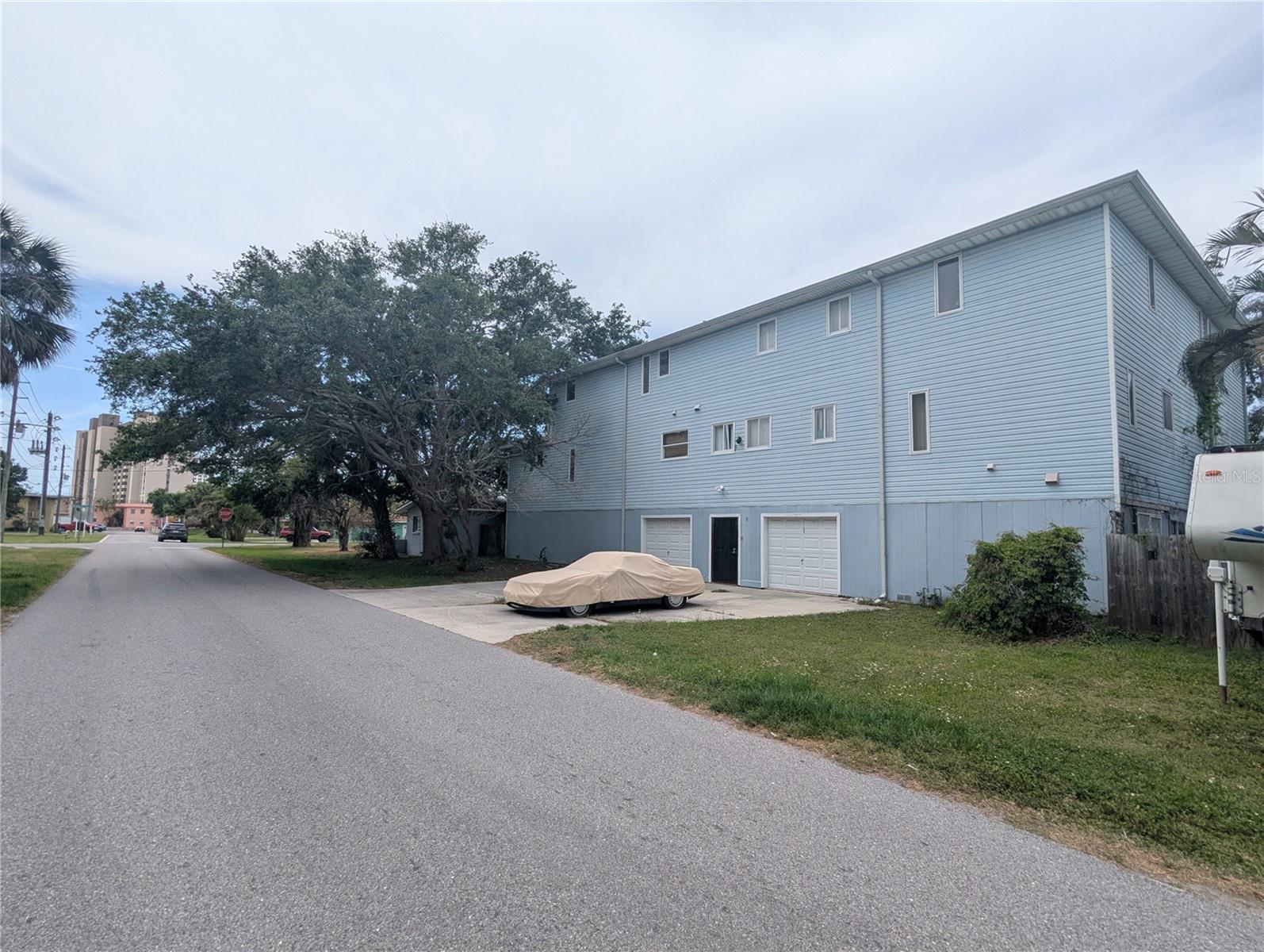 Image 4 of 16 For 7001 & 7011 Hibiscus Avenue S