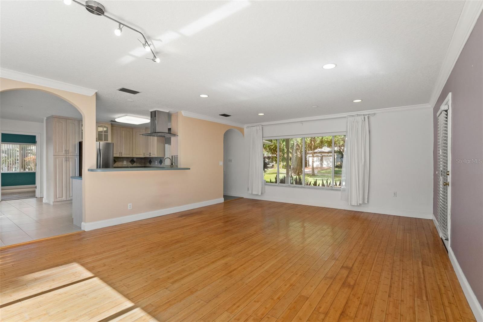 Image 6 of 19 For 2725 Myrtle Avenue