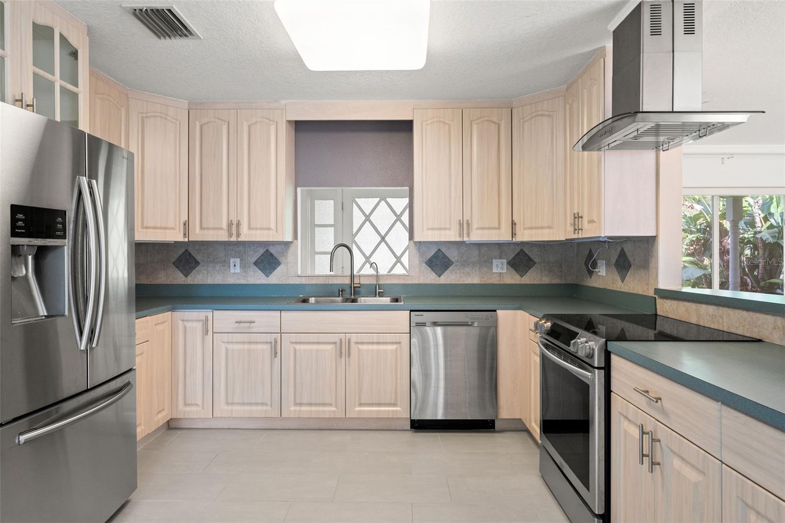 Image 8 of 19 For 2725 Myrtle Avenue