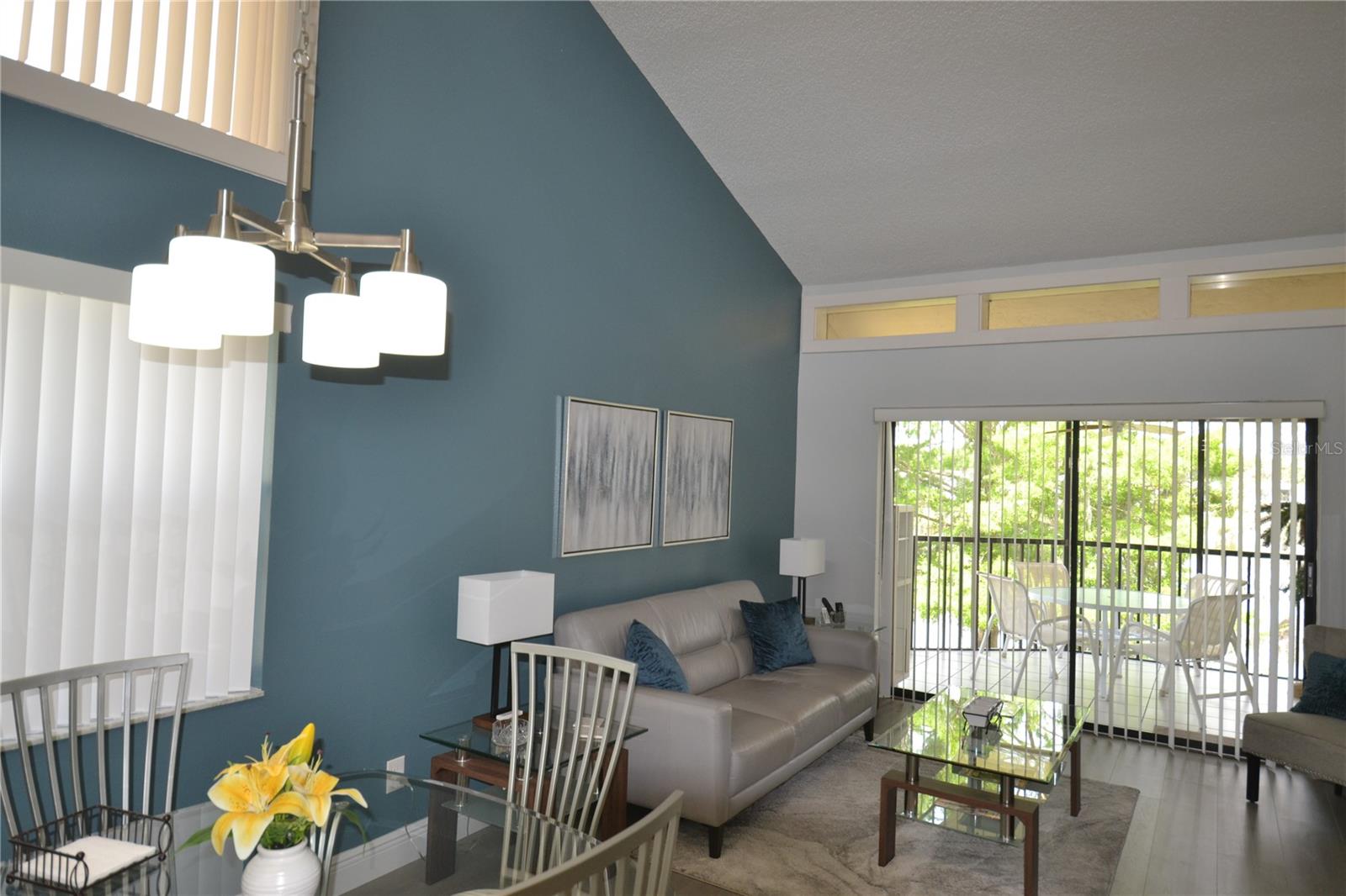 Image 14 of 43 For 284 Woodlake Wynde