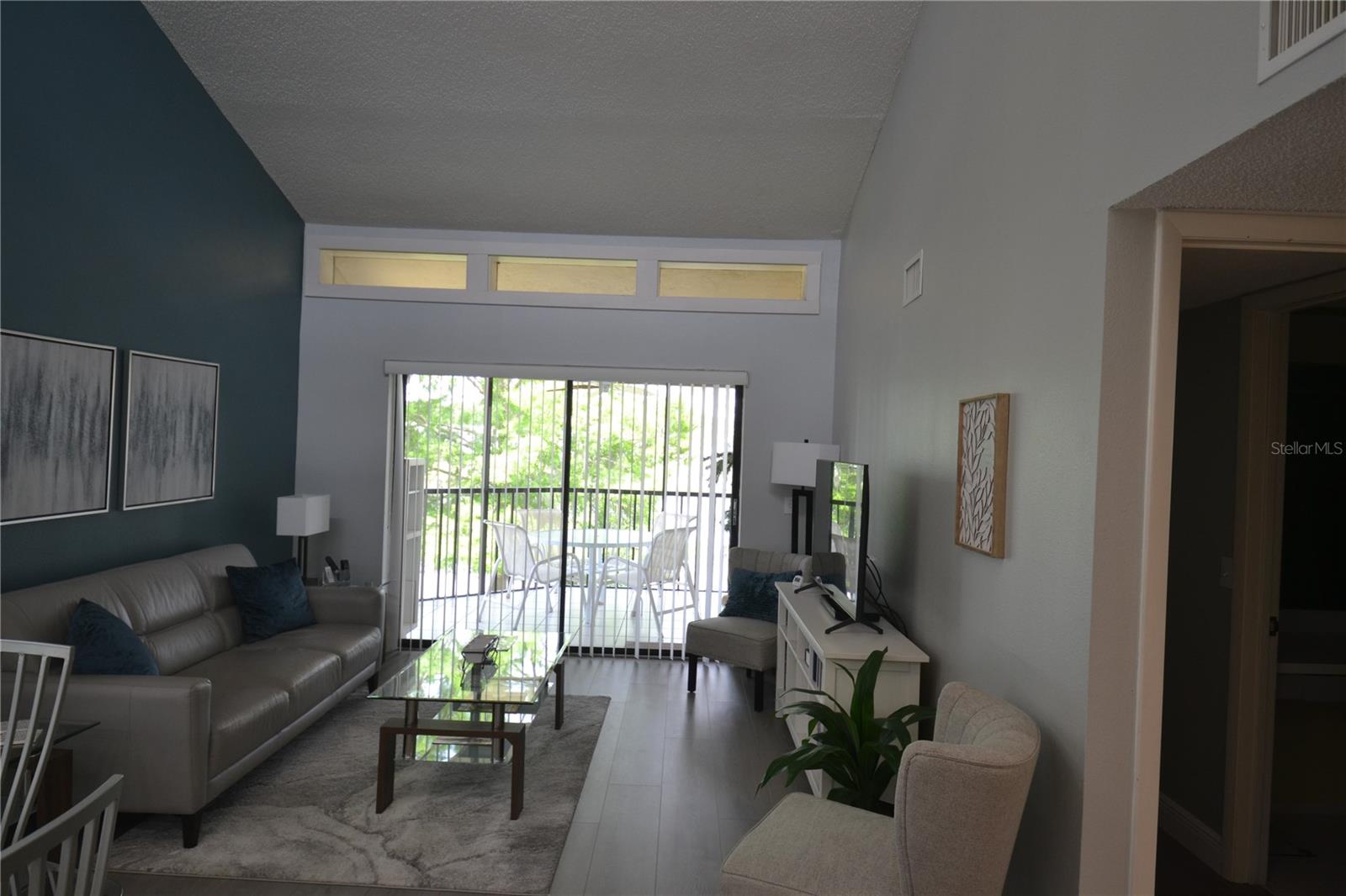 Image 15 of 43 For 284 Woodlake Wynde