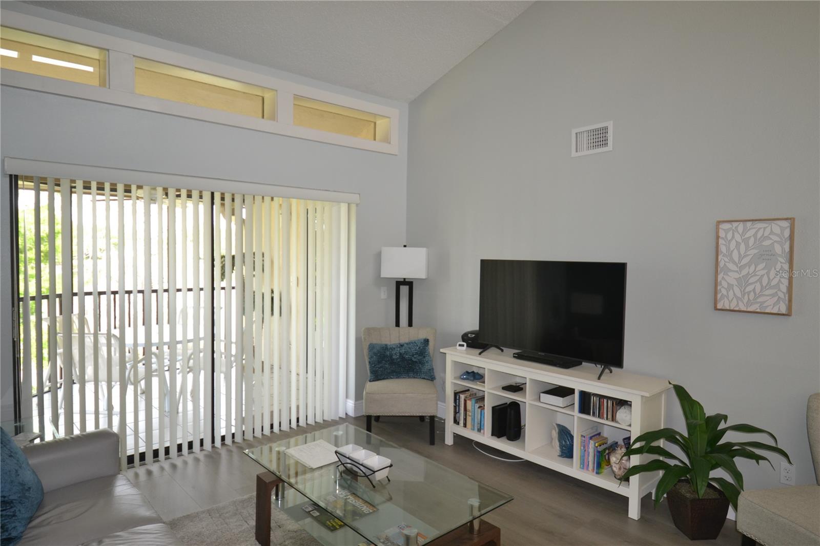 Image 16 of 43 For 284 Woodlake Wynde