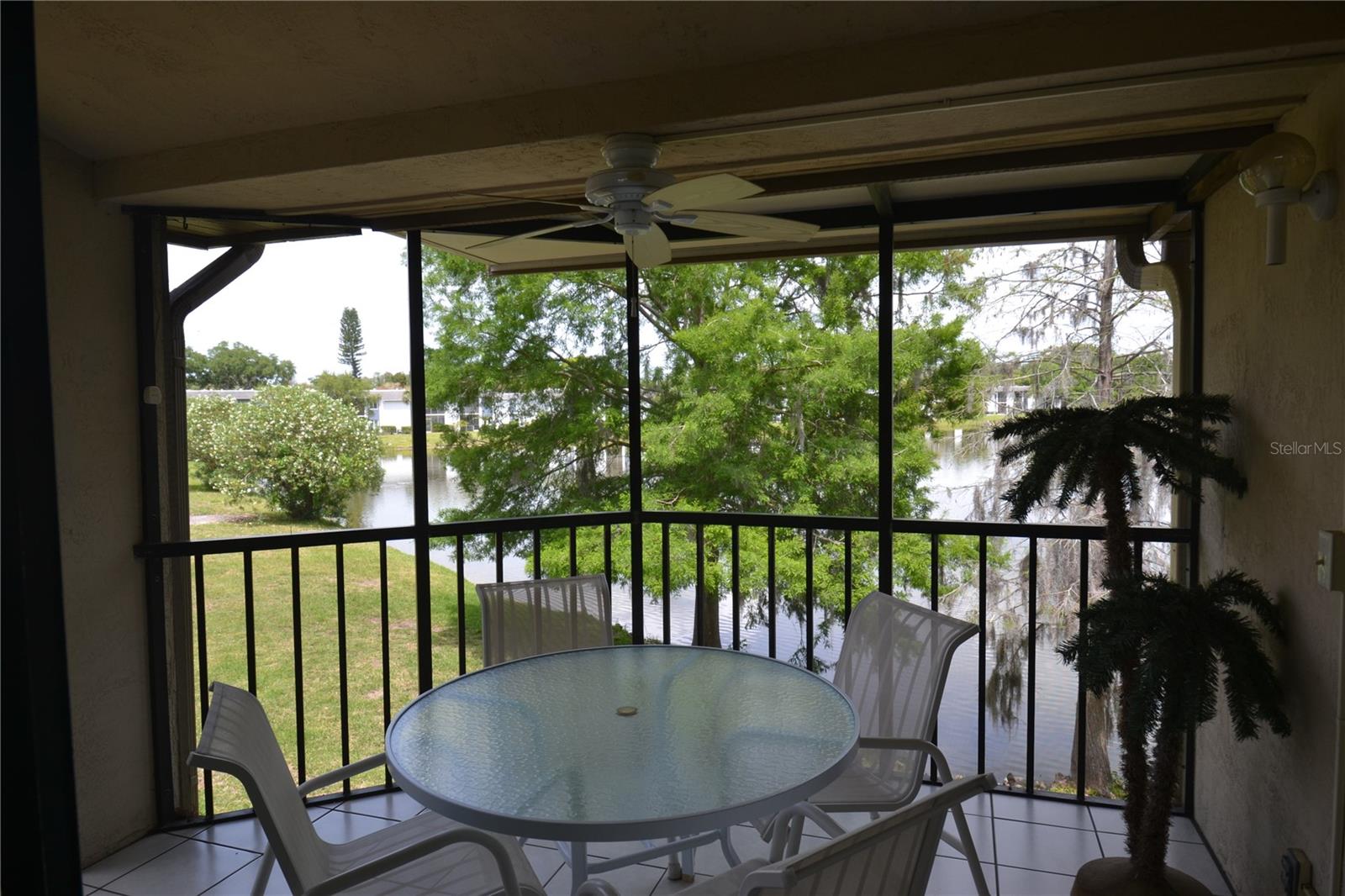 Image 18 of 43 For 284 Woodlake Wynde