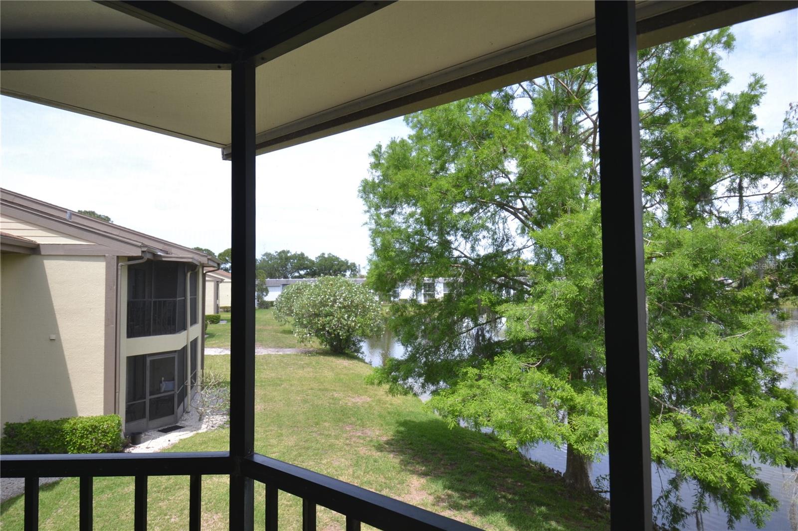 Image 19 of 43 For 284 Woodlake Wynde