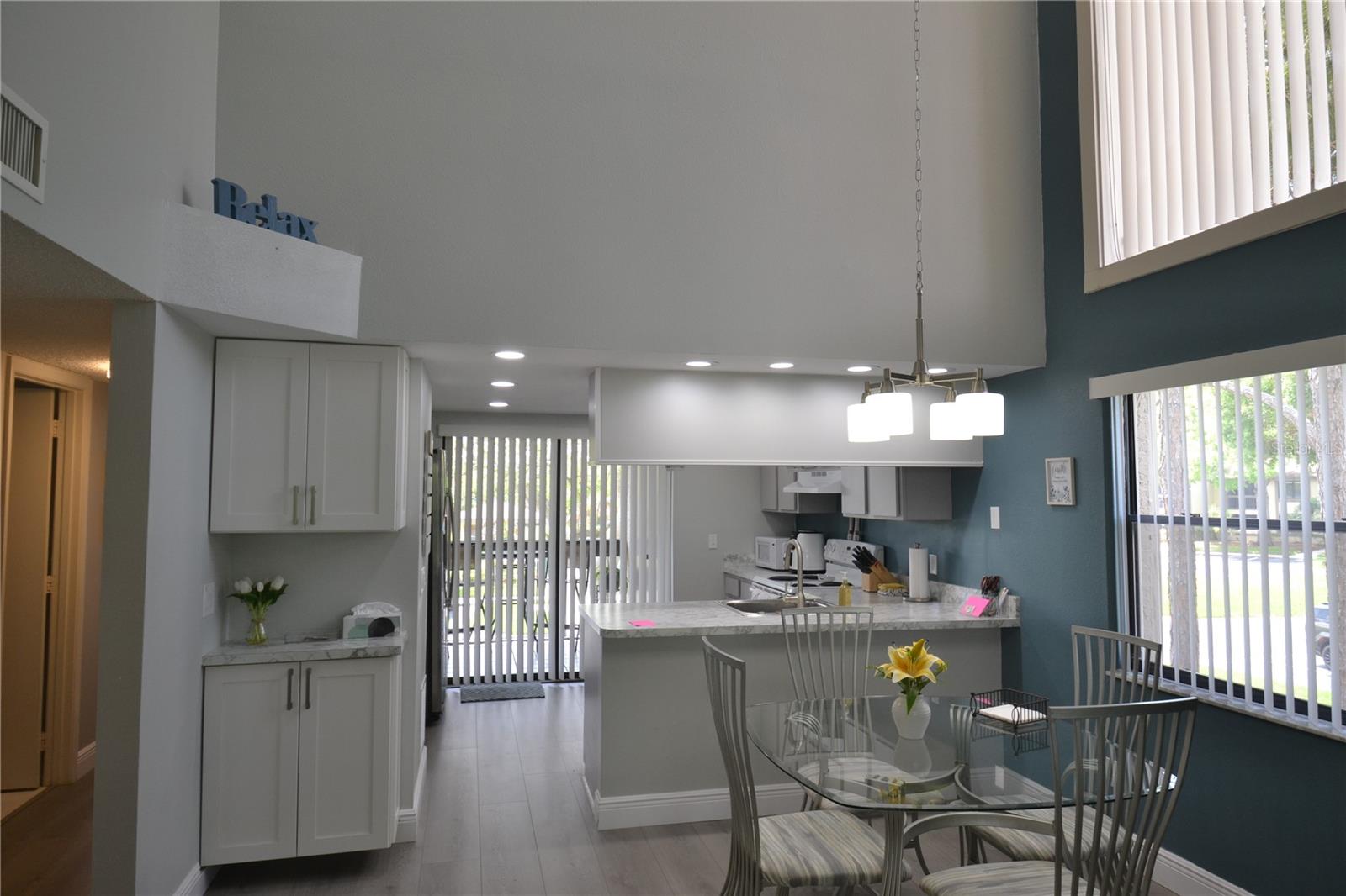 Image 2 of 43 For 284 Woodlake Wynde