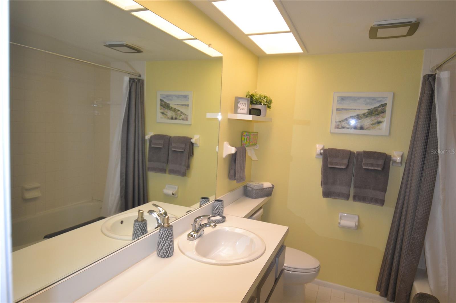 Image 24 of 43 For 284 Woodlake Wynde