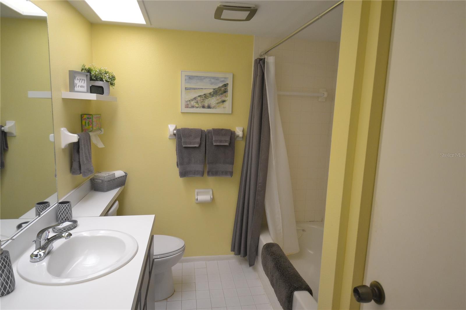 Image 25 of 43 For 284 Woodlake Wynde