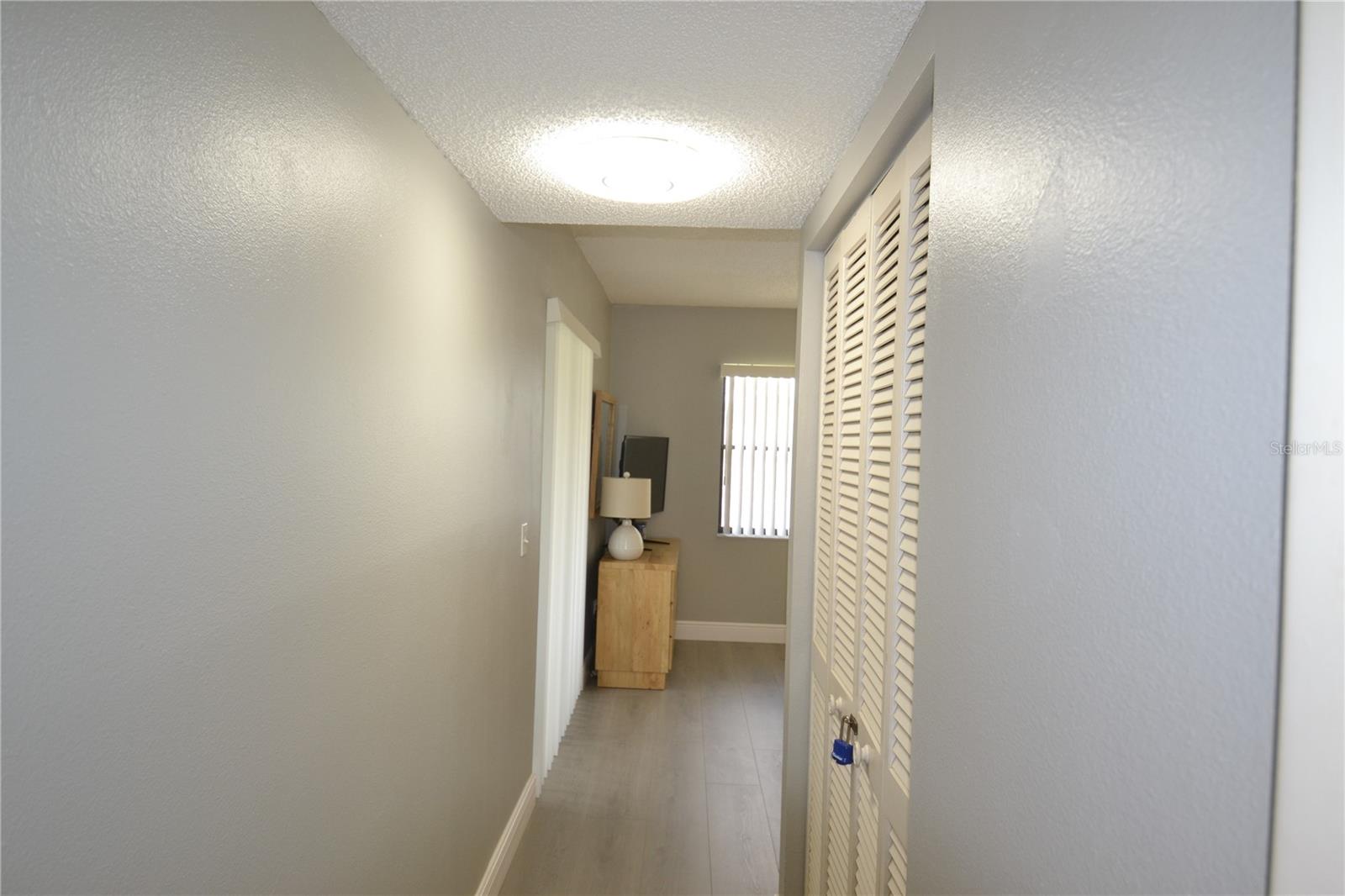 Image 26 of 43 For 284 Woodlake Wynde