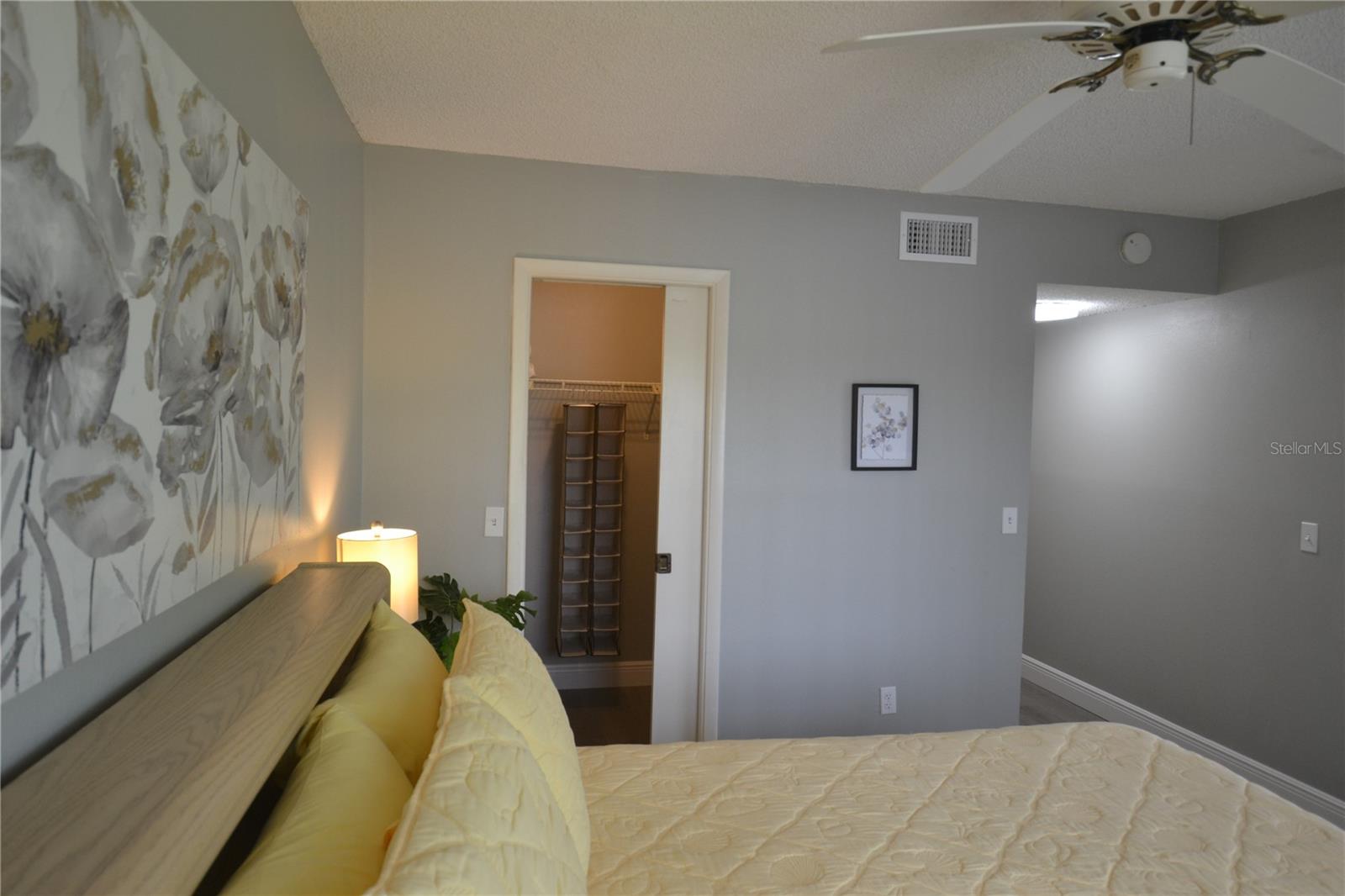 Image 29 of 43 For 284 Woodlake Wynde