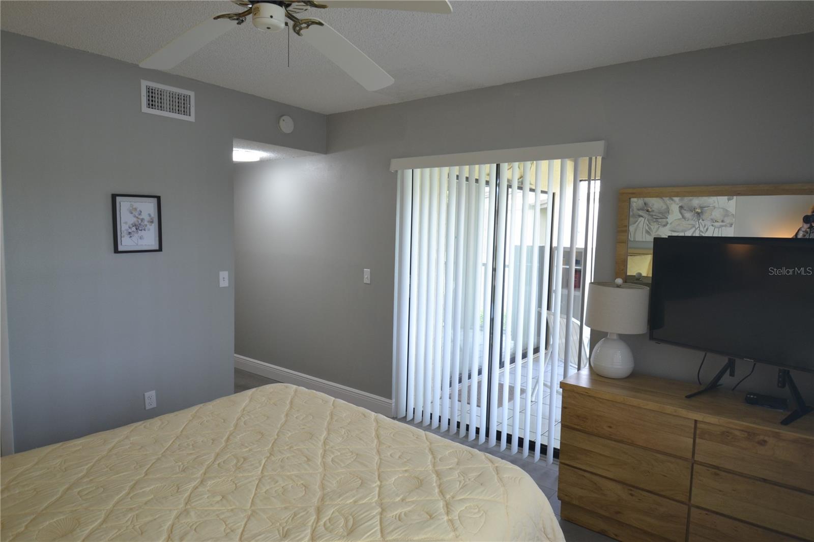 Image 30 of 43 For 284 Woodlake Wynde