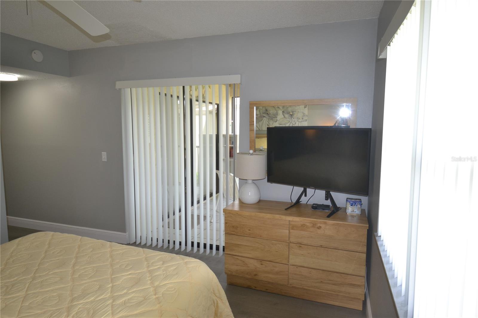 Image 31 of 43 For 284 Woodlake Wynde