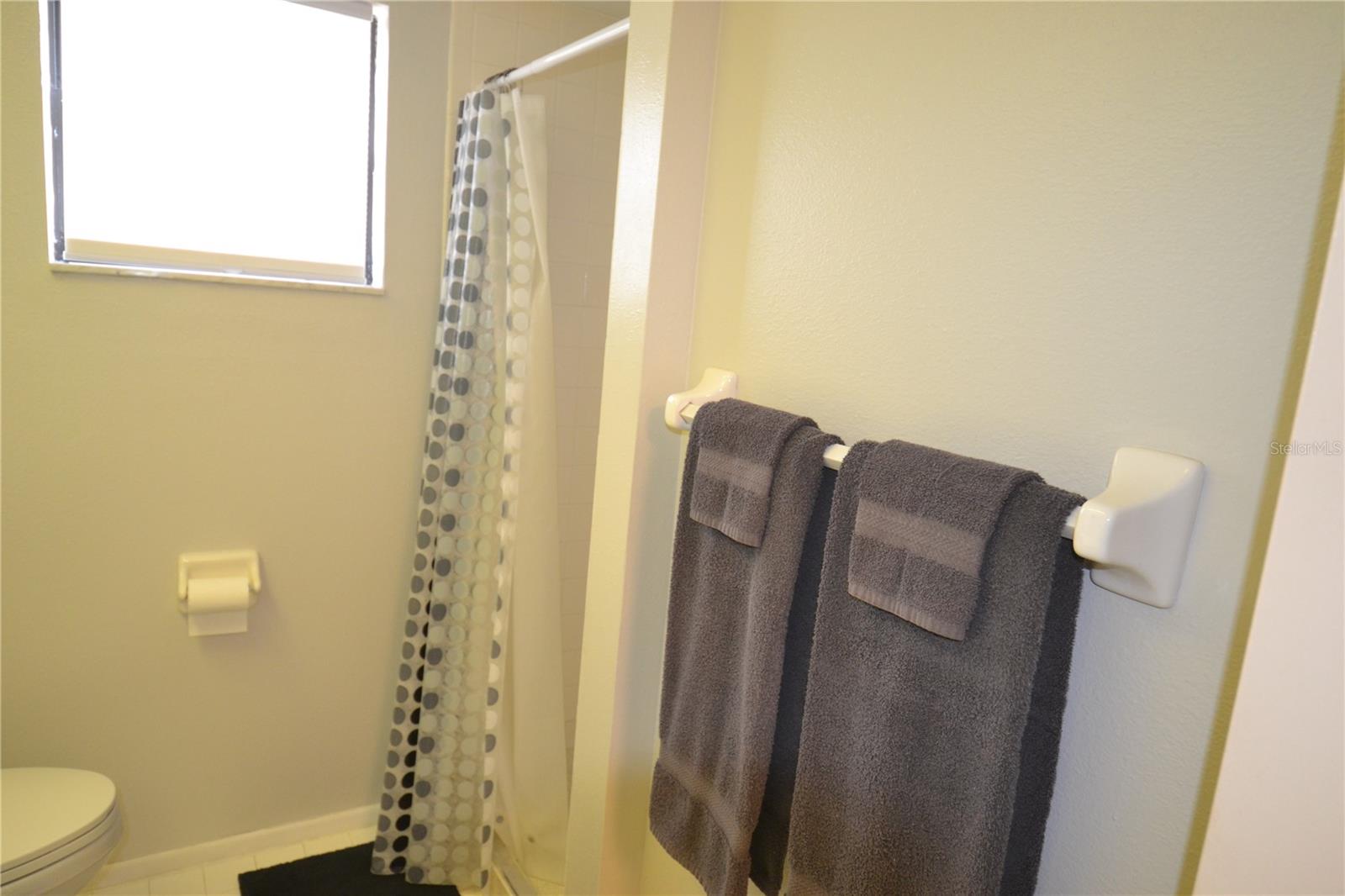 Image 35 of 43 For 284 Woodlake Wynde