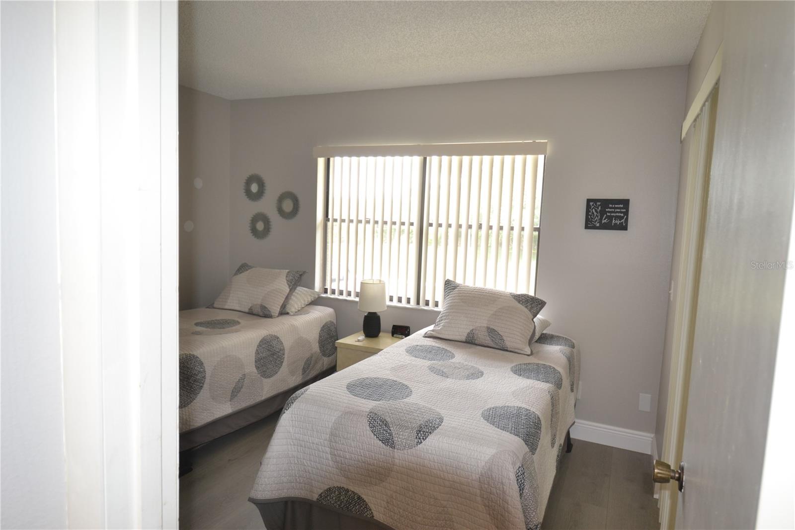 Image 36 of 43 For 284 Woodlake Wynde