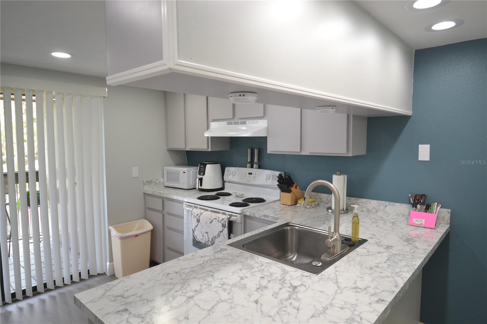 Image 4 of 43 For 284 Woodlake Wynde