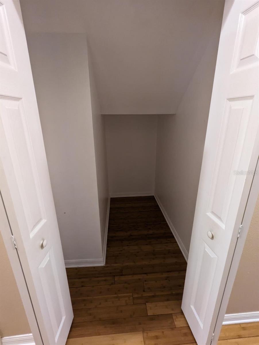 Image 31 of 38 For 8336 Torrington Avenue