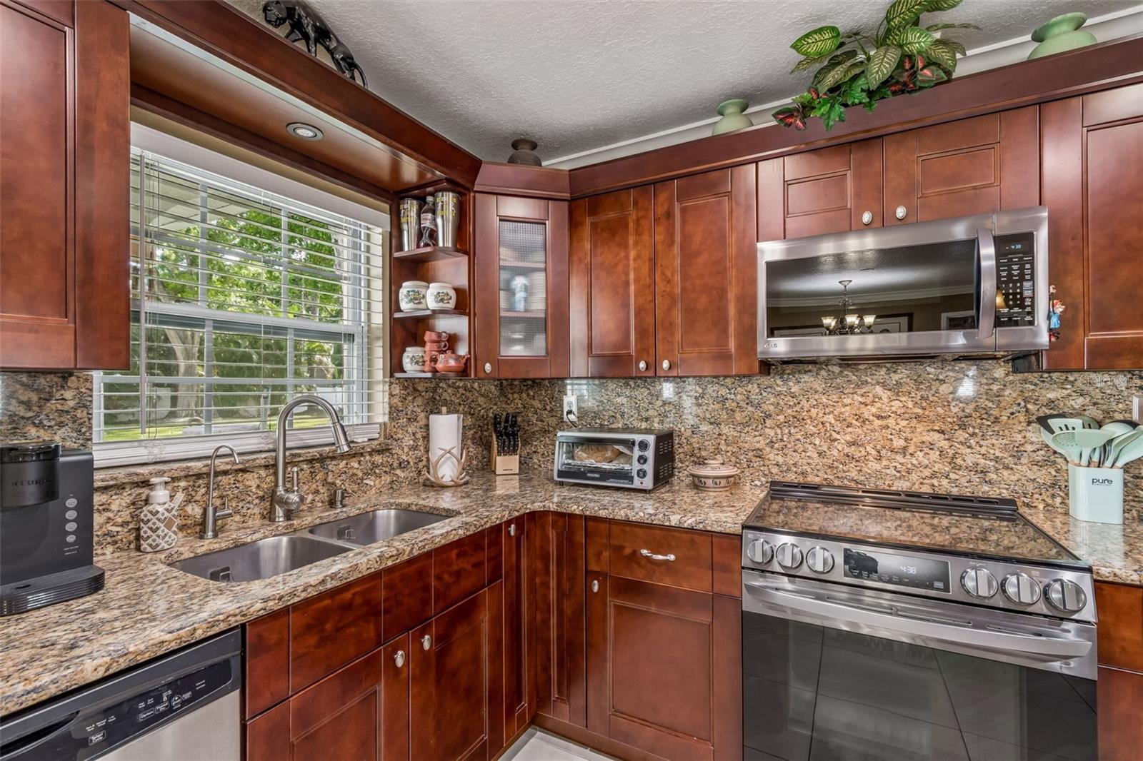 Image 19 of 91 For 9406 Flora Street