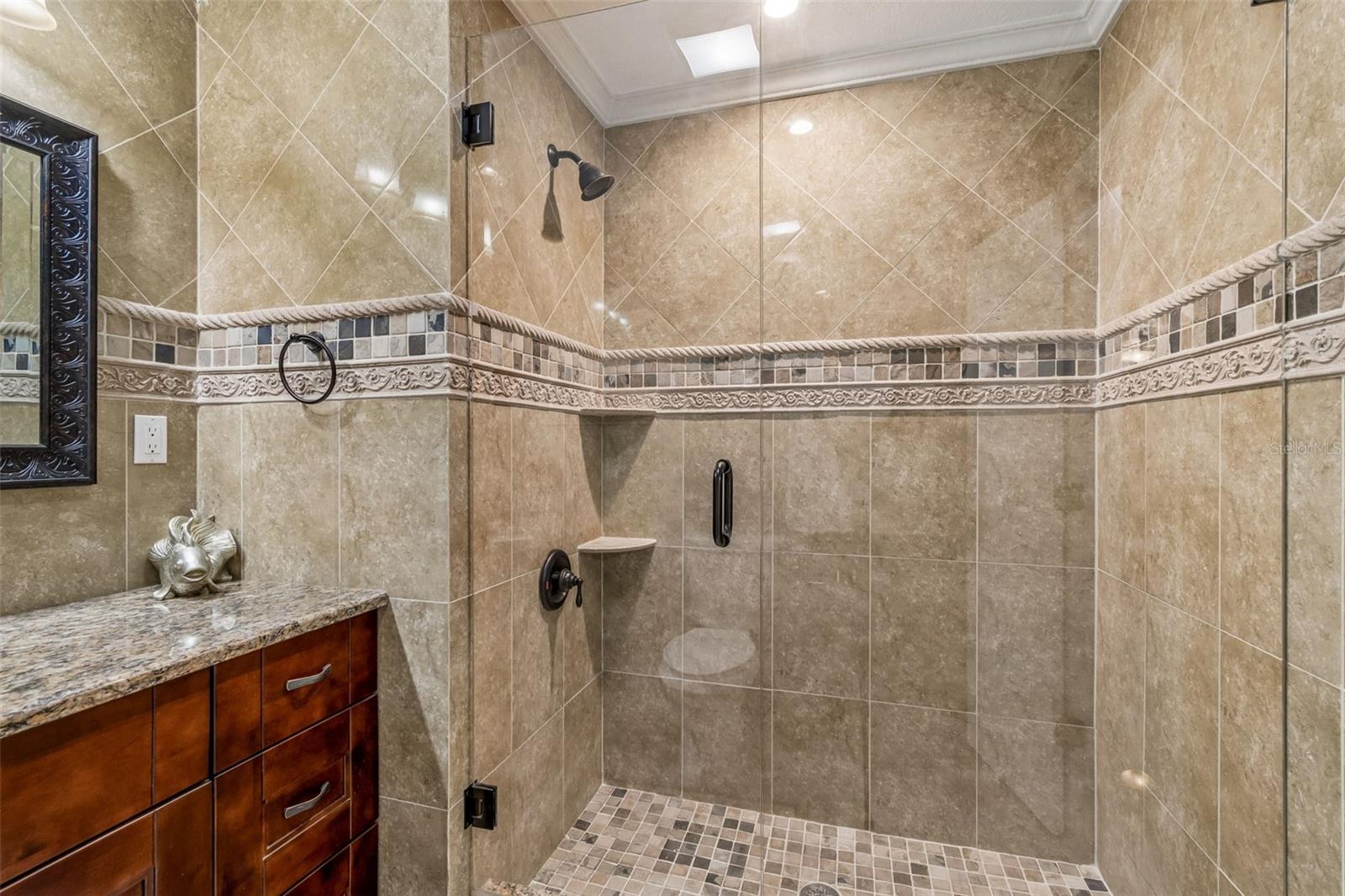 Image 22 of 91 For 9406 Flora Street