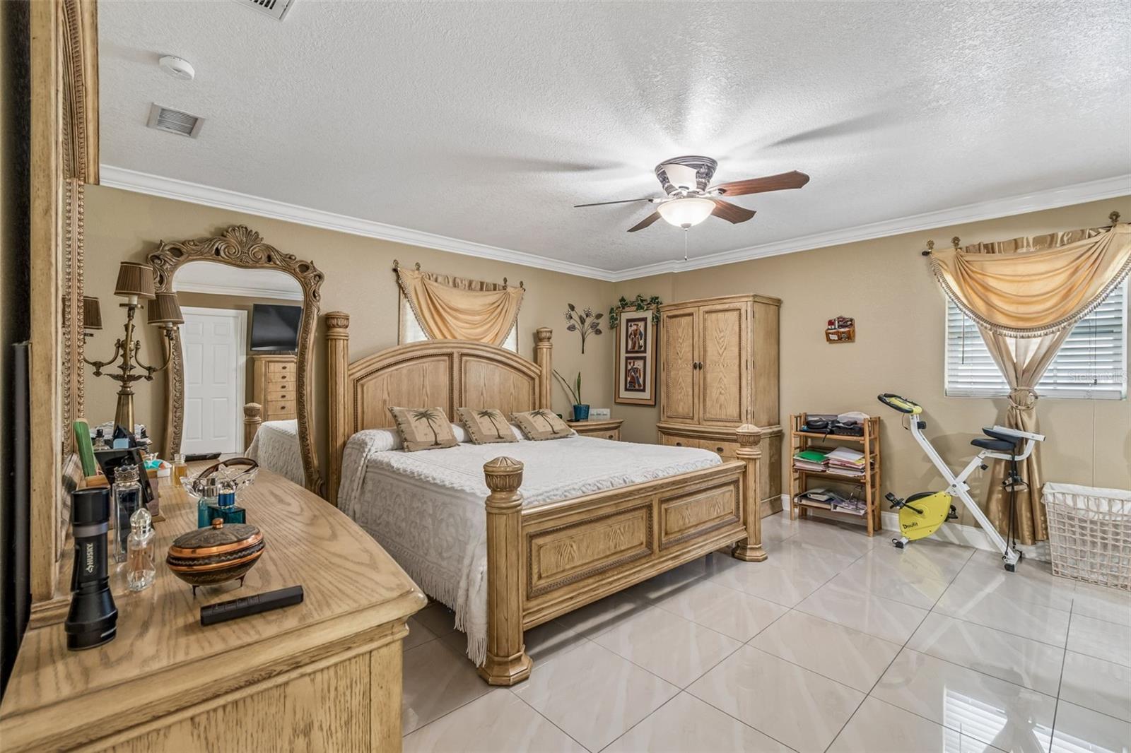 Image 27 of 91 For 9406 Flora Street