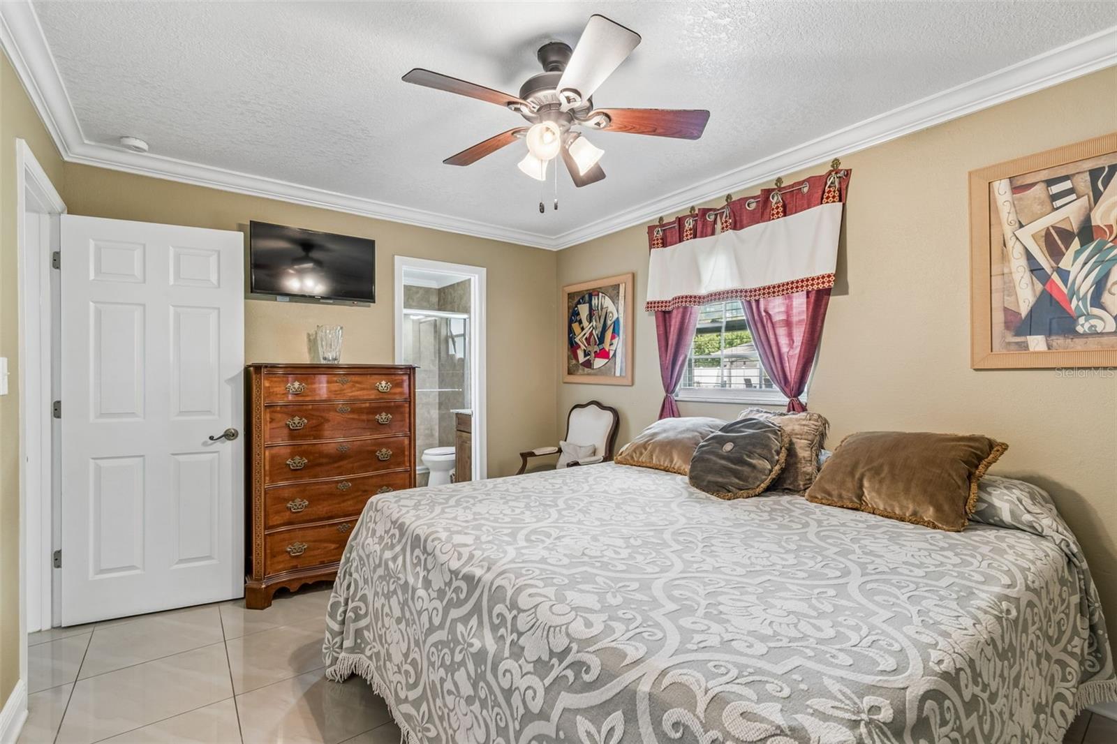 Image 33 of 91 For 9406 Flora Street