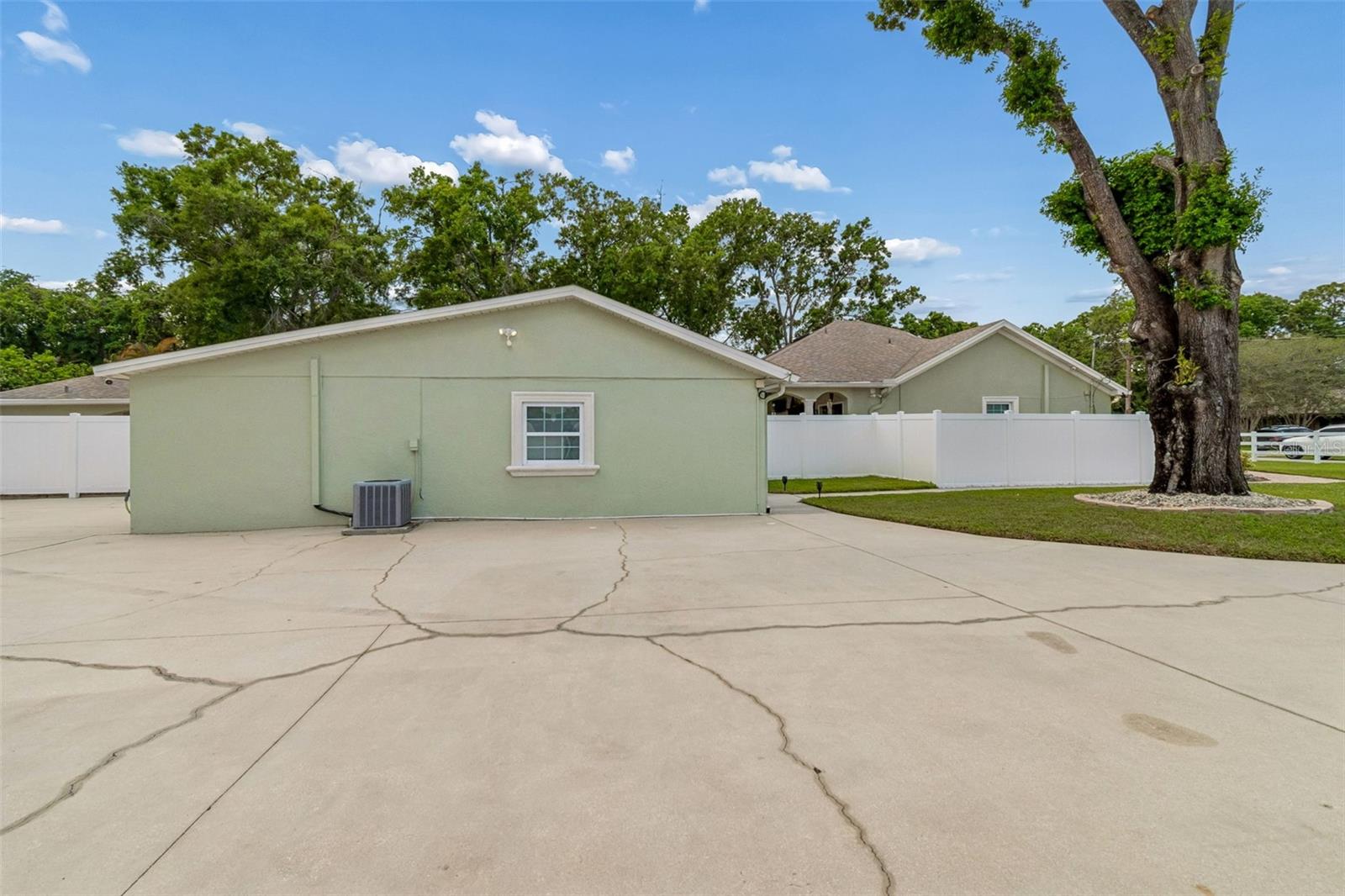 Image 38 of 91 For 9406 Flora Street