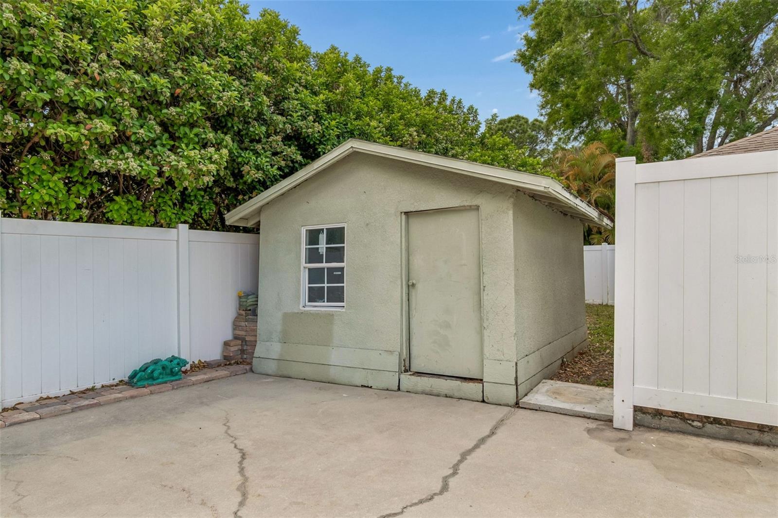 Image 42 of 91 For 9406 Flora Street