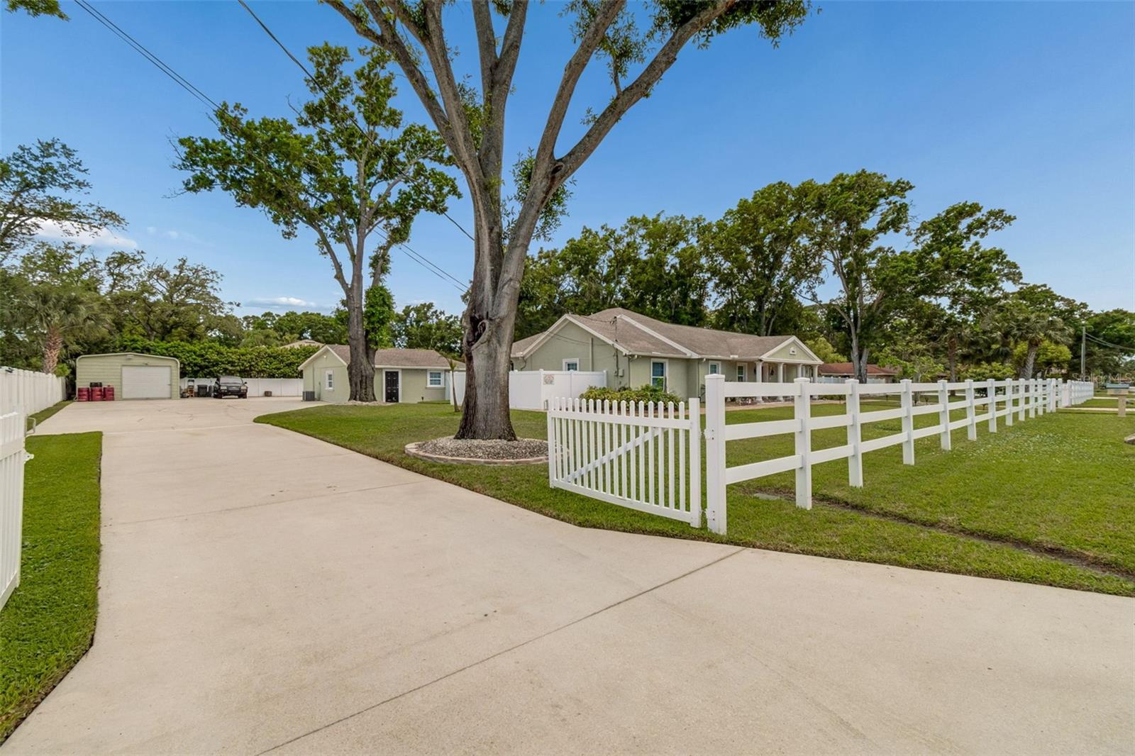 Image 5 of 91 For 9406 Flora Street