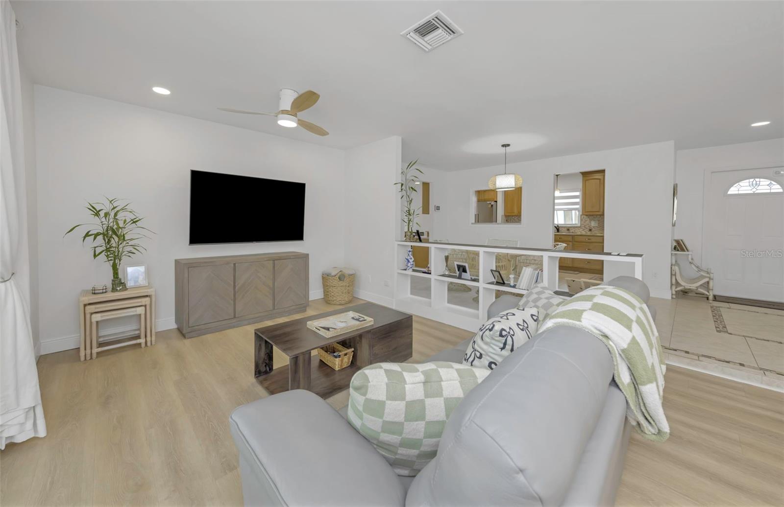 Listing photo id 9 for 8909 118th Way