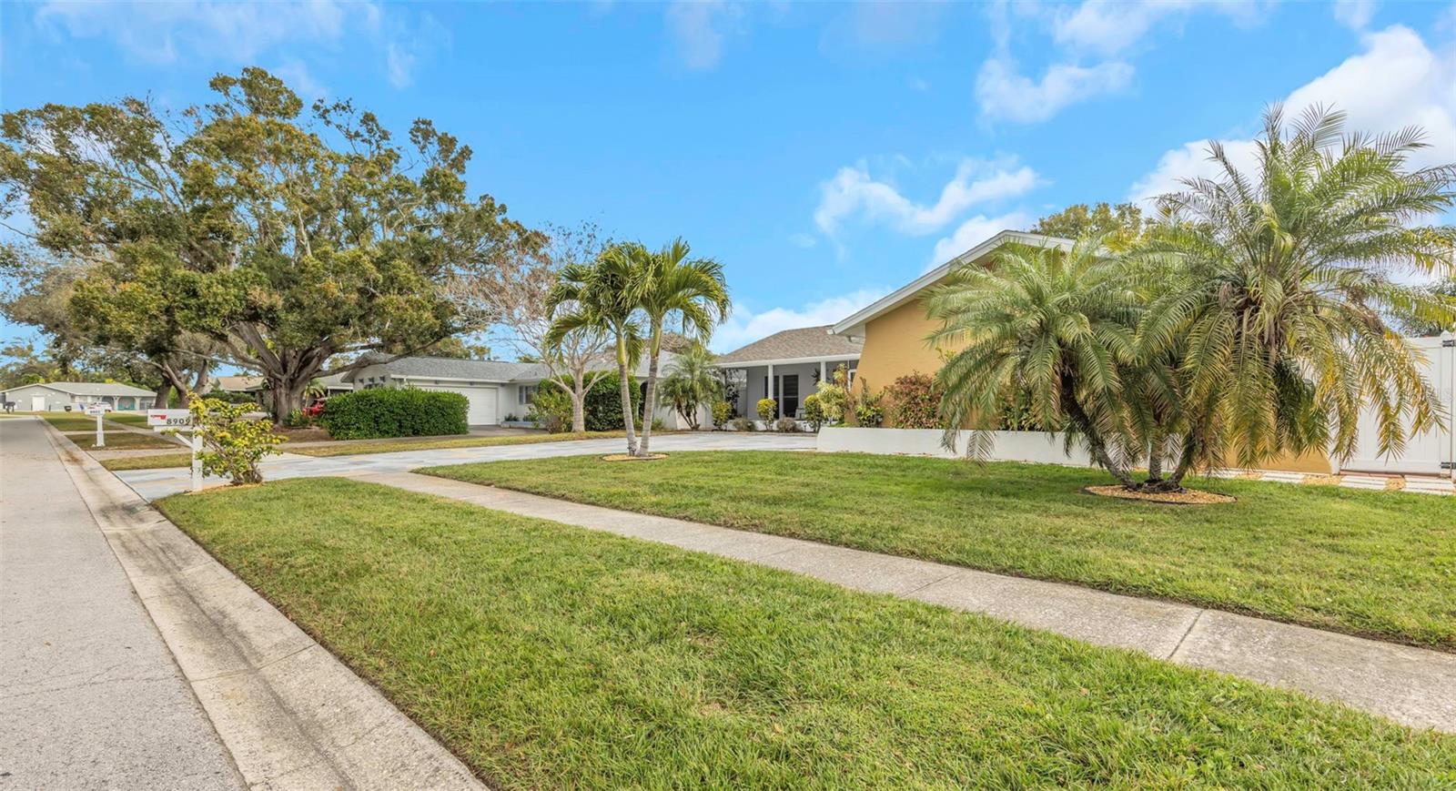 Listing photo id 1 for 8909 118th Way