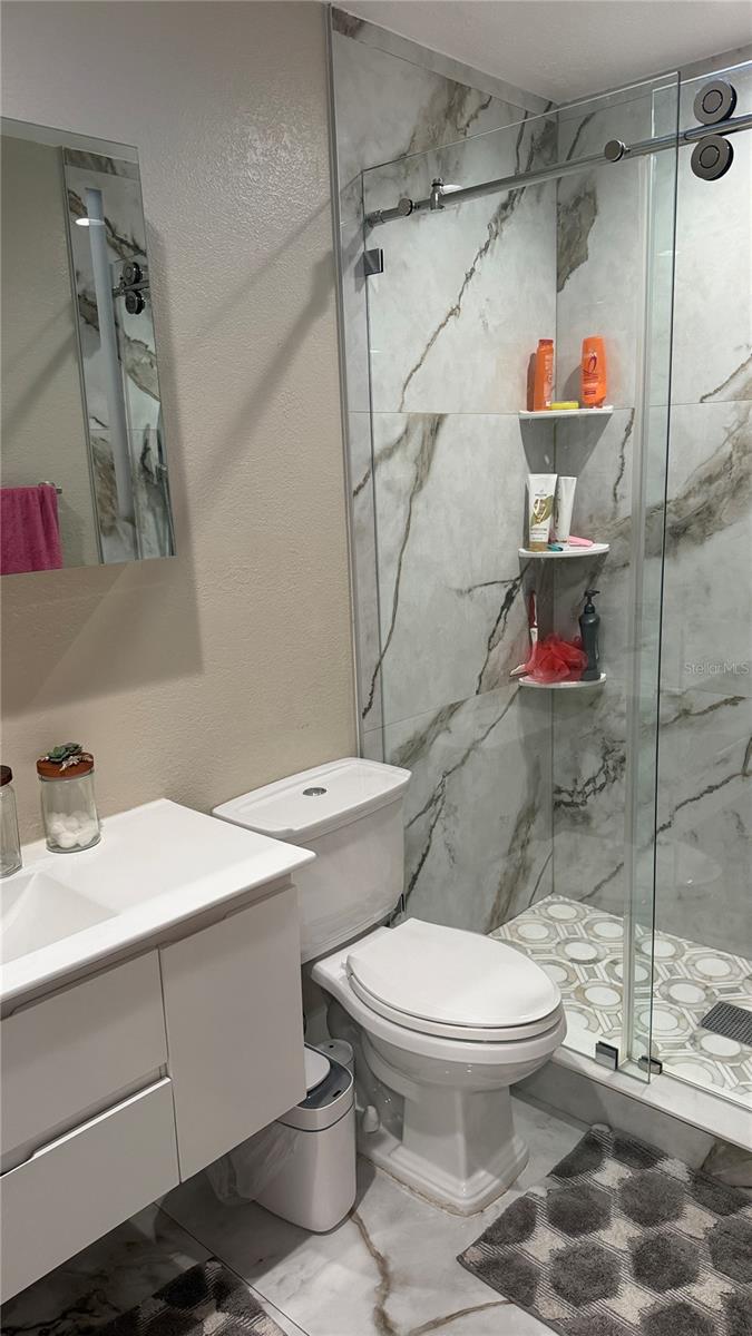 Listing photo id 8 for 2106 Cluster Avenue