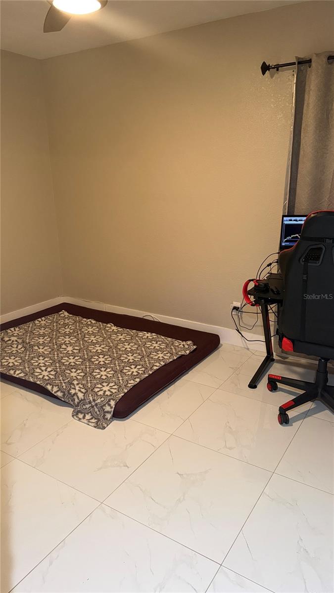 Listing photo id 9 for 2106 Cluster Avenue