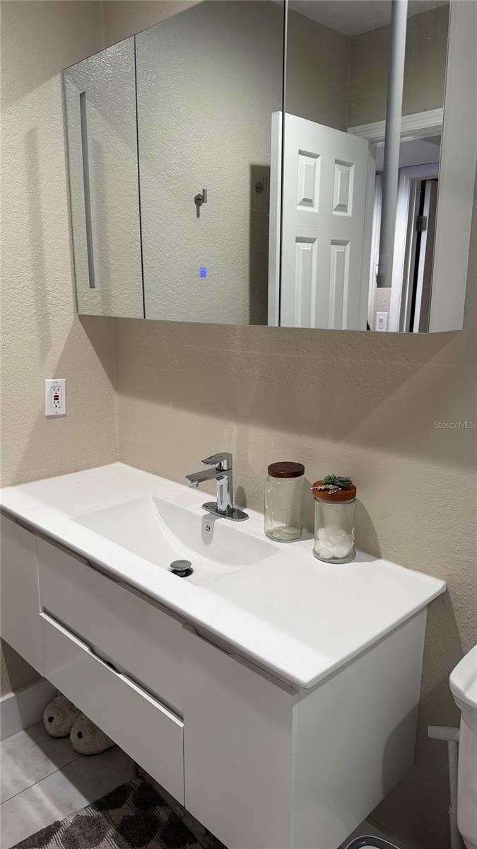 Listing photo id 10 for 2106 Cluster Avenue